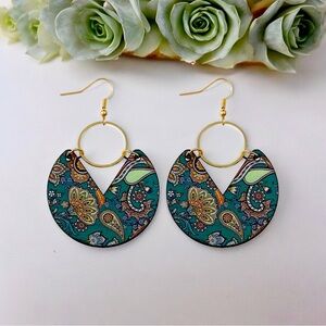 Vibrant Geometric Unique Shape Line Accents Delicate Flower Pattern‎ Earrings